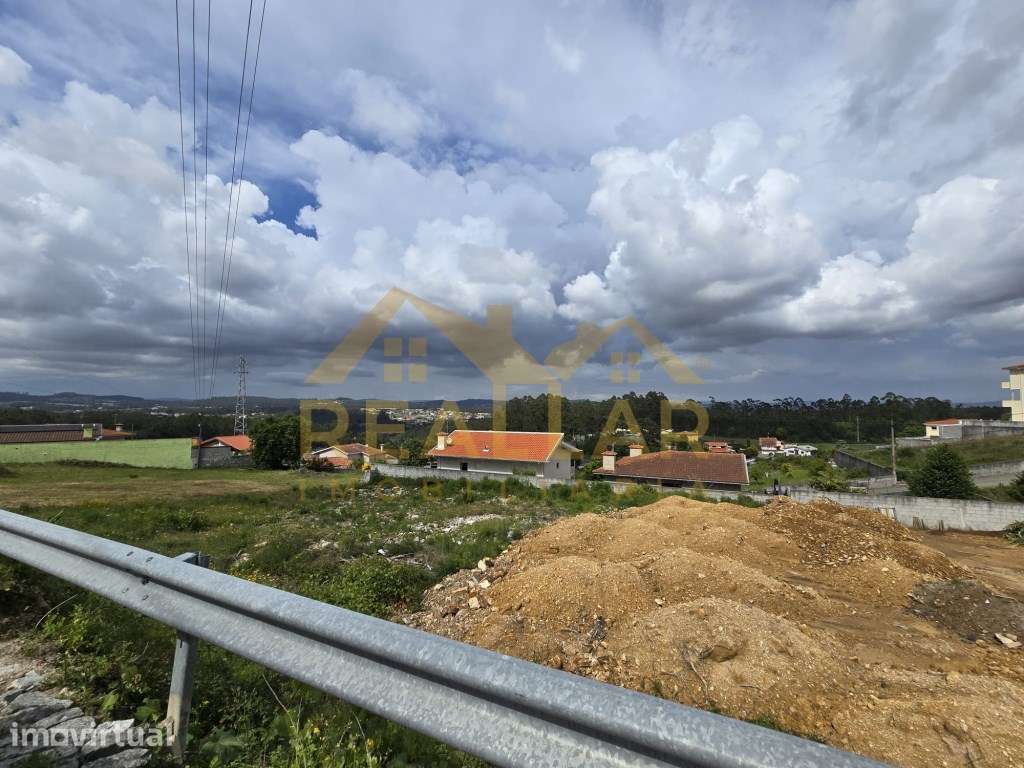 Terreno de 357 m² para Moradia de 4 Frentes em Fornelo - Excelente ... - Grande imagem: 5/10