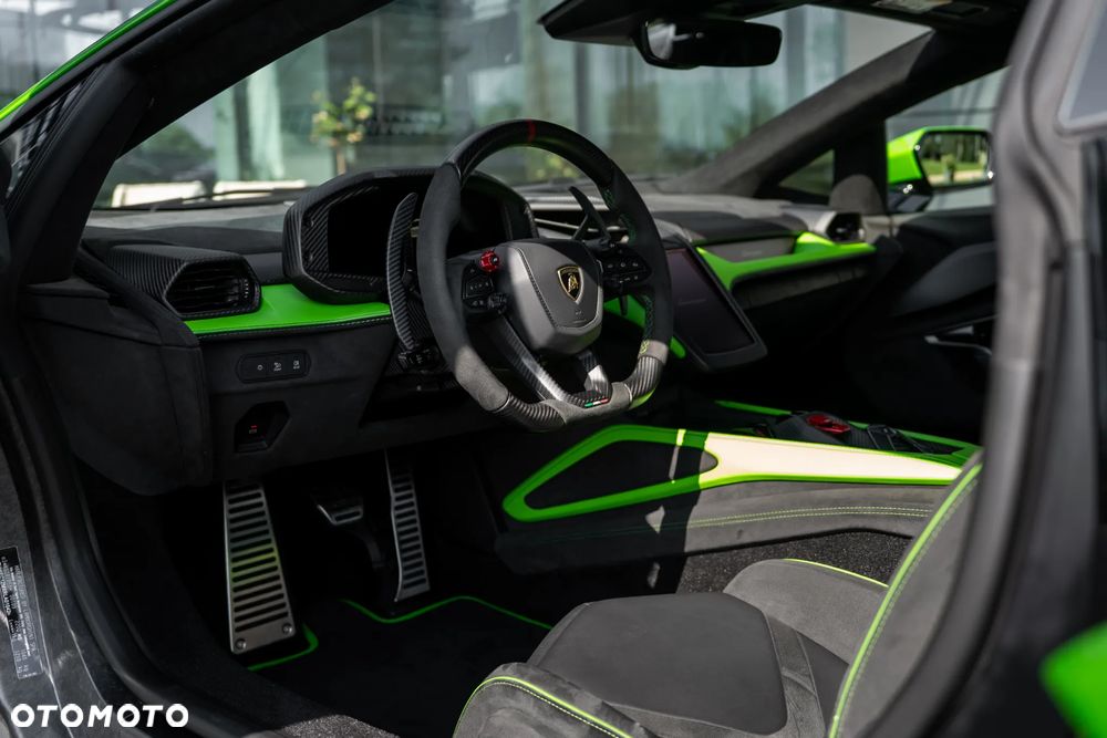 Lamborghini Revuelto - 16