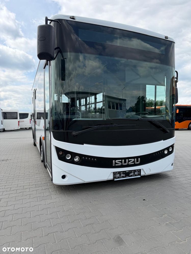 Isuzu Novociti Life 65 miejsc - 2