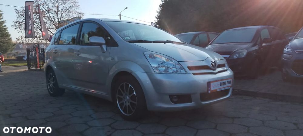 Toyota Corolla Verso 2.2 D-4D Gold + 7os - 27