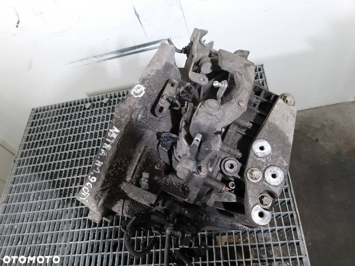 SKRZYNIA BIEGÓW MANUALNA OPEL ASTRA H M32   55192042 1.9 CDTI - 7