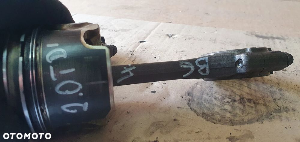 Tłok z korbowodem korbowód VW Passat B6 2.0 TDI - 10
