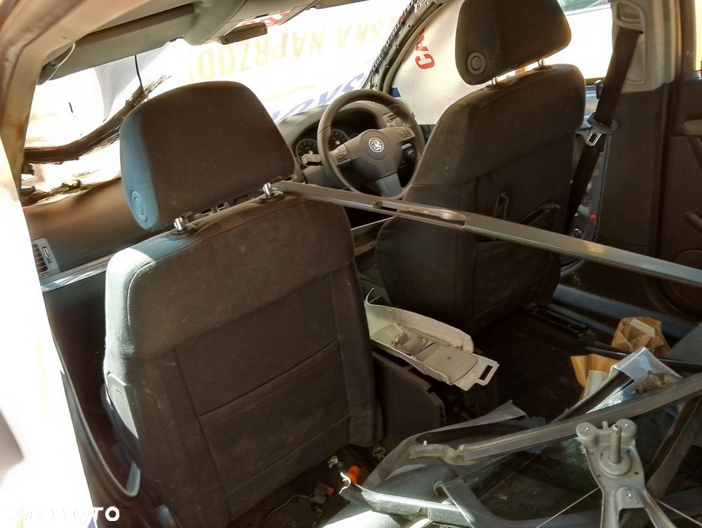 Opel Vectra C FL (05-08r.) 1.8B 140KM. Silnik Z18XER Skrzynia M26  F35 lakier 4AU(Z163) . Cały na części. GWARANCJA !!! Przód Tył Zestaw Komplet Drzwi Klapa Zderzak Błotnik Maska Grill Atrapa Szyba Pas Lampa Lusterko Boczki Fotel Kanapa Kokpit Deska Rozdzielcza Przełącznik Włącznik Sterownik Przewody Wiązka Instalacja Moduł Komputer Czujnik Listwa Pompa Alternator Wtryski Głowica Rozrusznik Kompresor Sprzęgło Dwumas Silnik Skrzynia ABS Klimatyzacji Paliwa Wspomagania Kolektor Turbina Przepustnica Zawór Chłodnica Koło Hak Belka Sanki Zawieszenie Mcpherson Półoś Amortyzator Wydech Tłumik Zacisk Most - 6