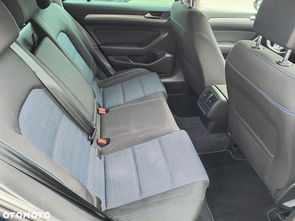 Volkswagen Passat - 15