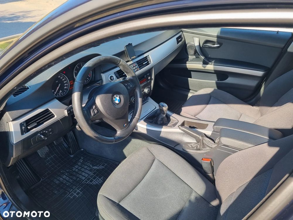 BMW Seria 3 318i Edition Exclusive - 16