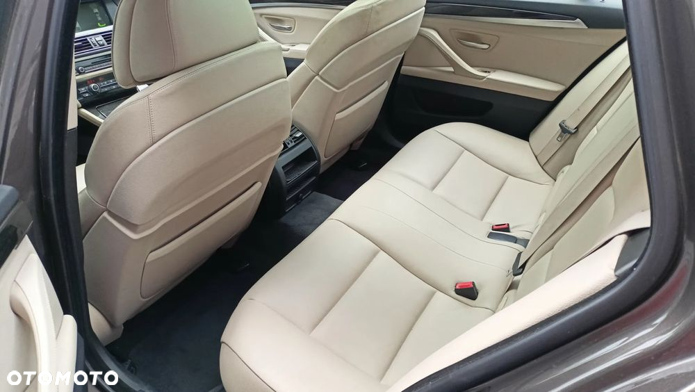 BMW Seria 5 525d xDrive Luxury Line - 11