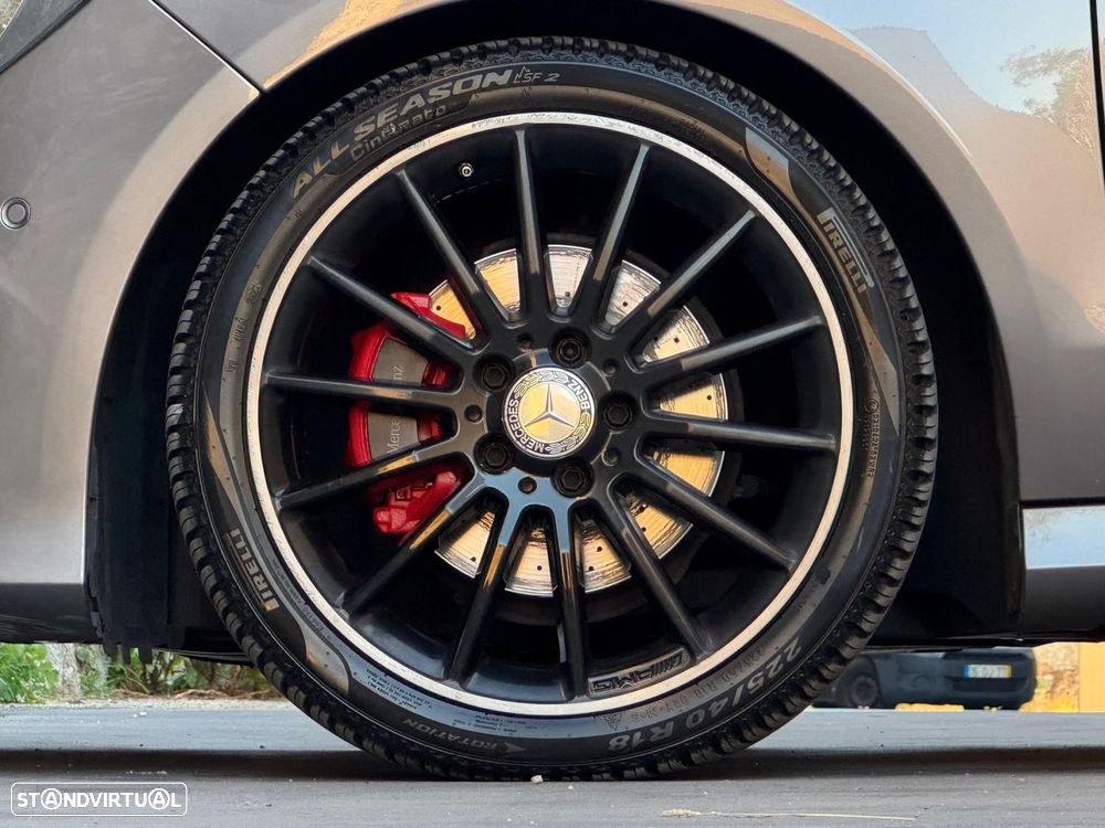 Mercedes-Benz CLA 180 AMG Line - 45