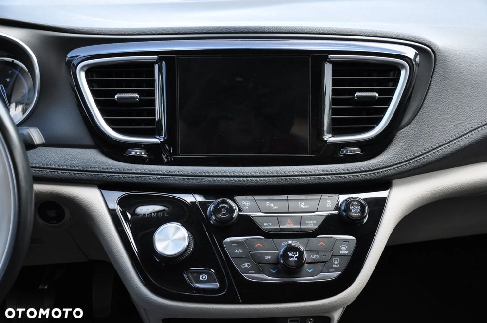 Chrysler Pacifica - 18