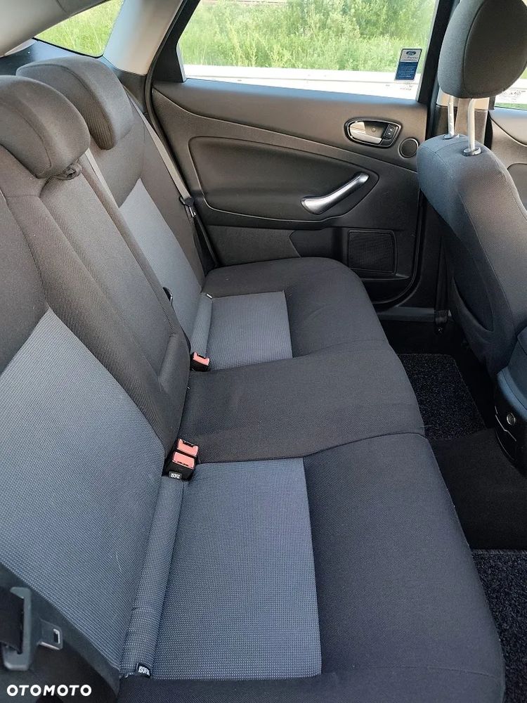 Ford Mondeo 1.6 Ghia - 8