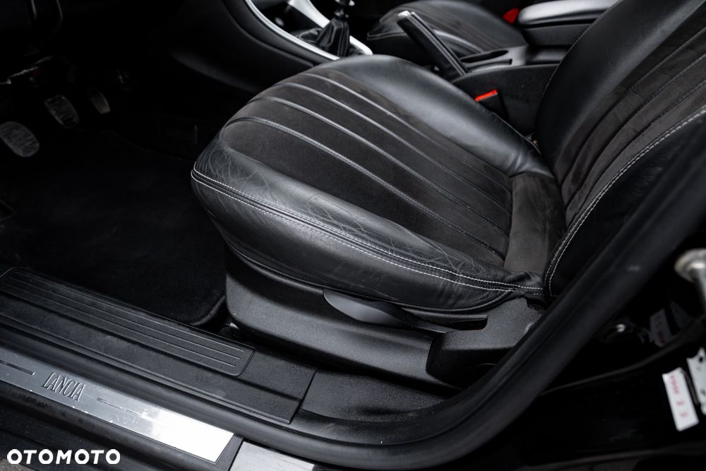 Lancia Delta 1.4 T-Jet Argento Euro5 - 19