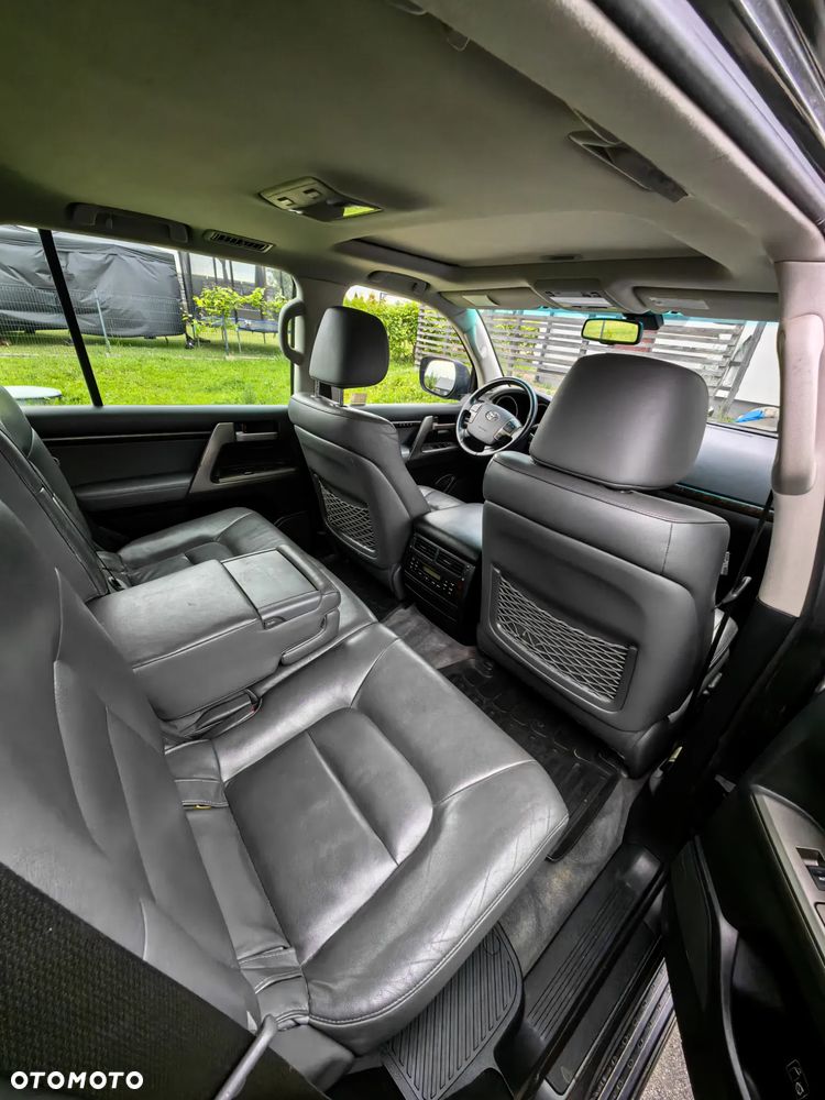 Toyota Land Cruiser - 13