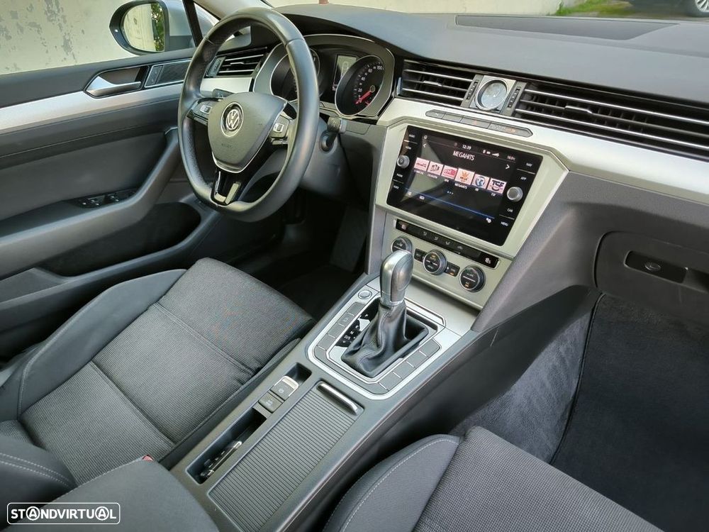 VW Passat 2.0 TDI Business P.DSG - 26
