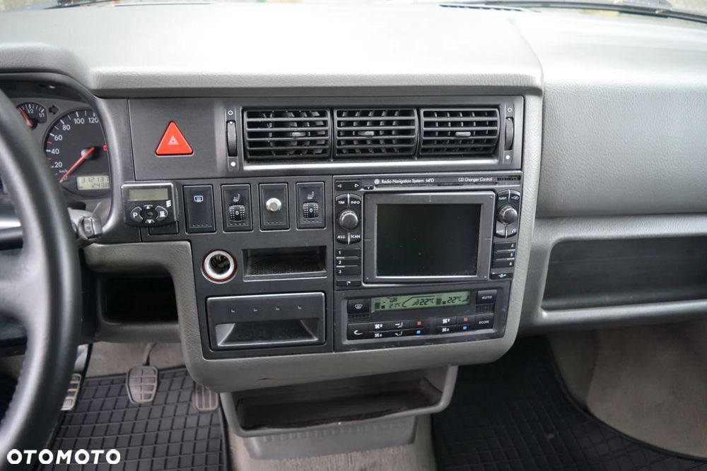 Volkswagen Multivan - 22