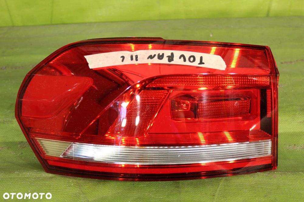 Lampa Volkswagen Touran II 5TA.945.096D po 2015r. tył prawy