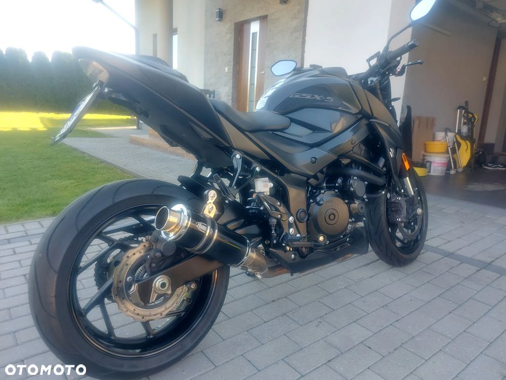 Suzuki GSX - 18
