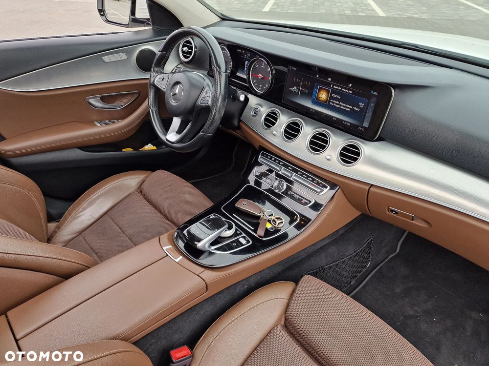 Mercedes-Benz Klasa E 220 d 4-Matic Business Edition 9G-TRONIC - 27