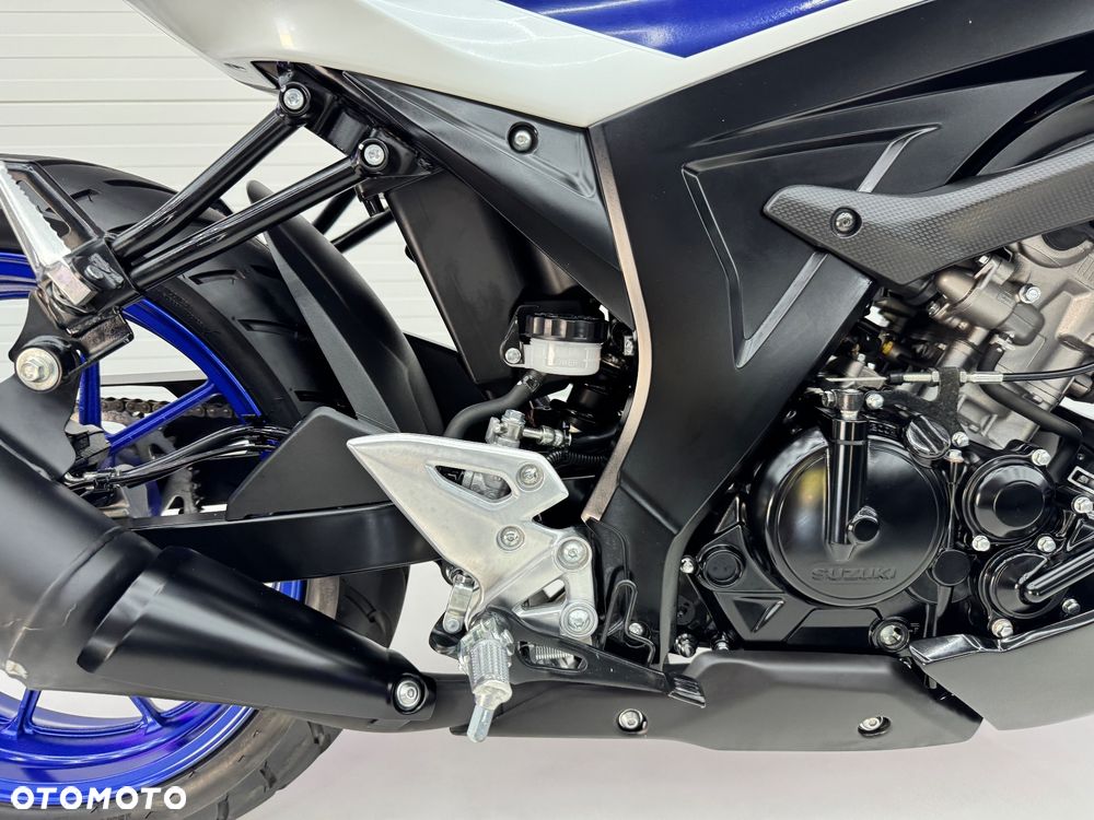 Suzuki GSX - 13