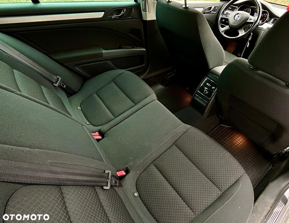 Skoda Superb 1.6 TDI Comfort / Active Greenline - 14