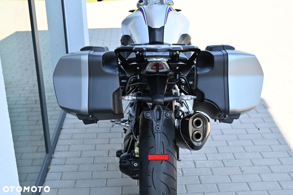 BMW R - 8