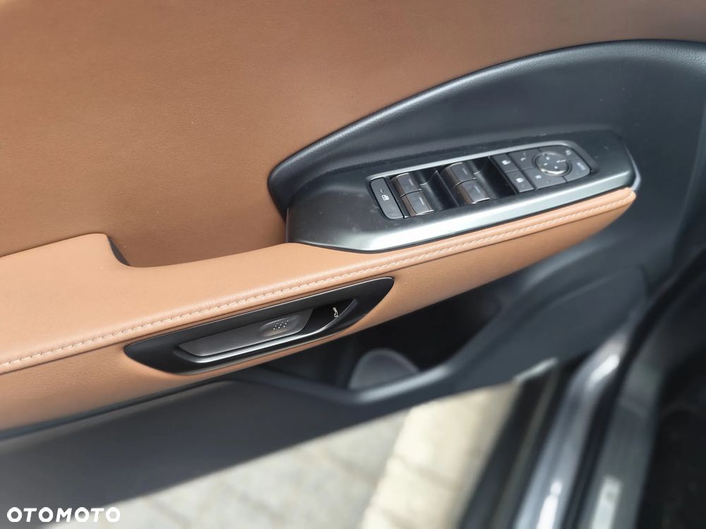 Lexus LBX 1.5 Hybrid - 16
