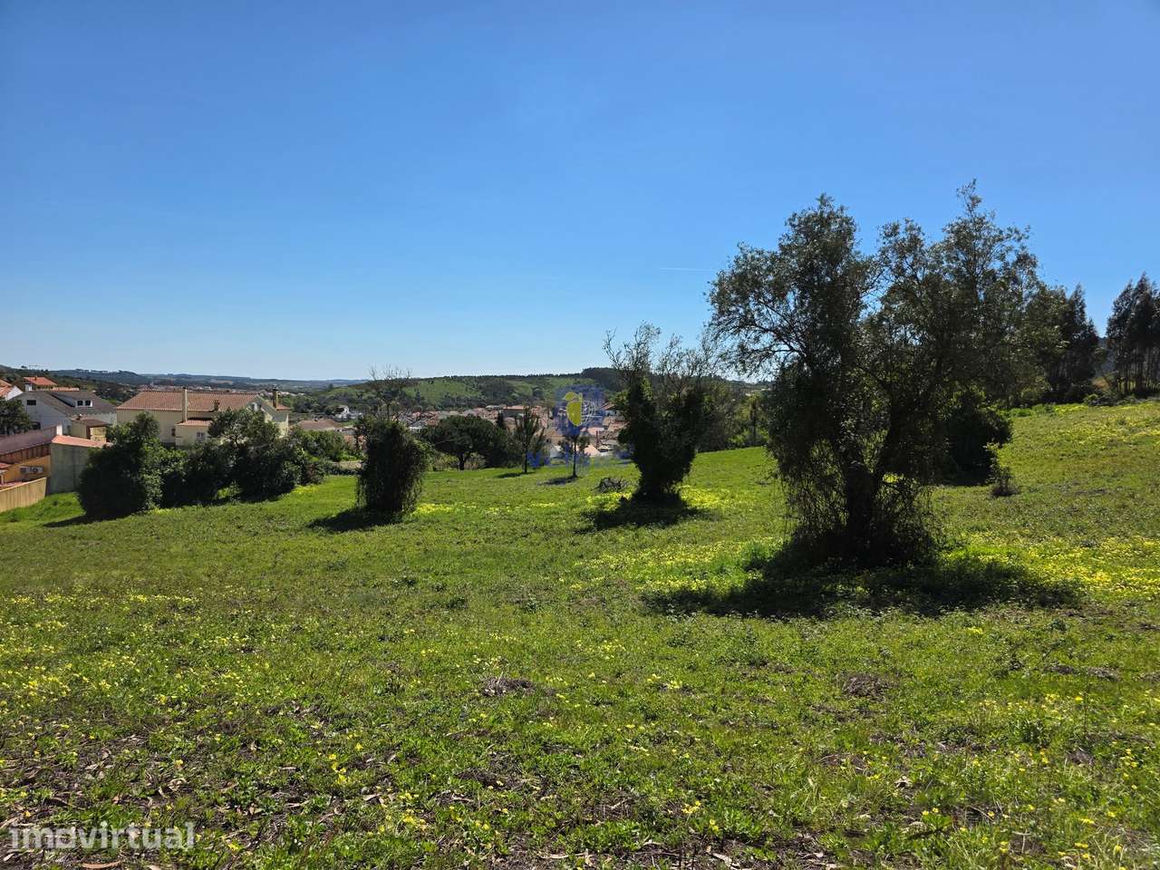 Terreno com 6.703m2, com viabilidade para construir 1 ou 2 casas até 6 - Grande imagem: 3/7