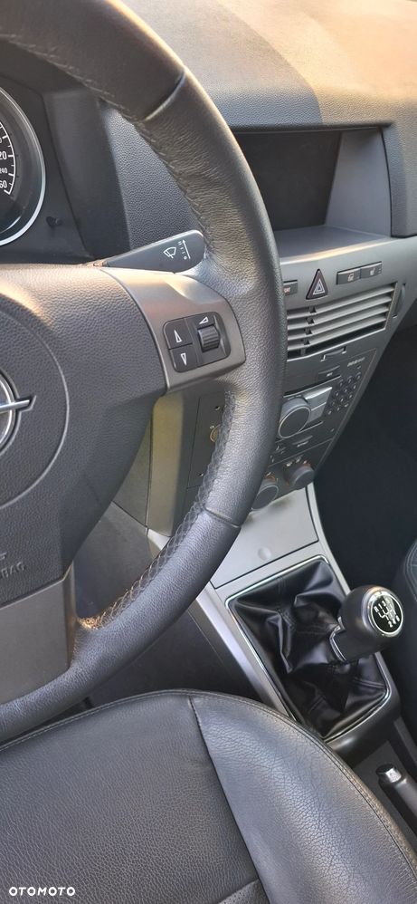 Opel Astra III GTC 2.0 T Sport - 15
