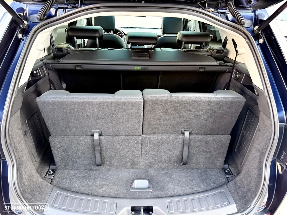 Land Rover Discovery Sport 2.2 SD4 HSE 7L Auto - 33