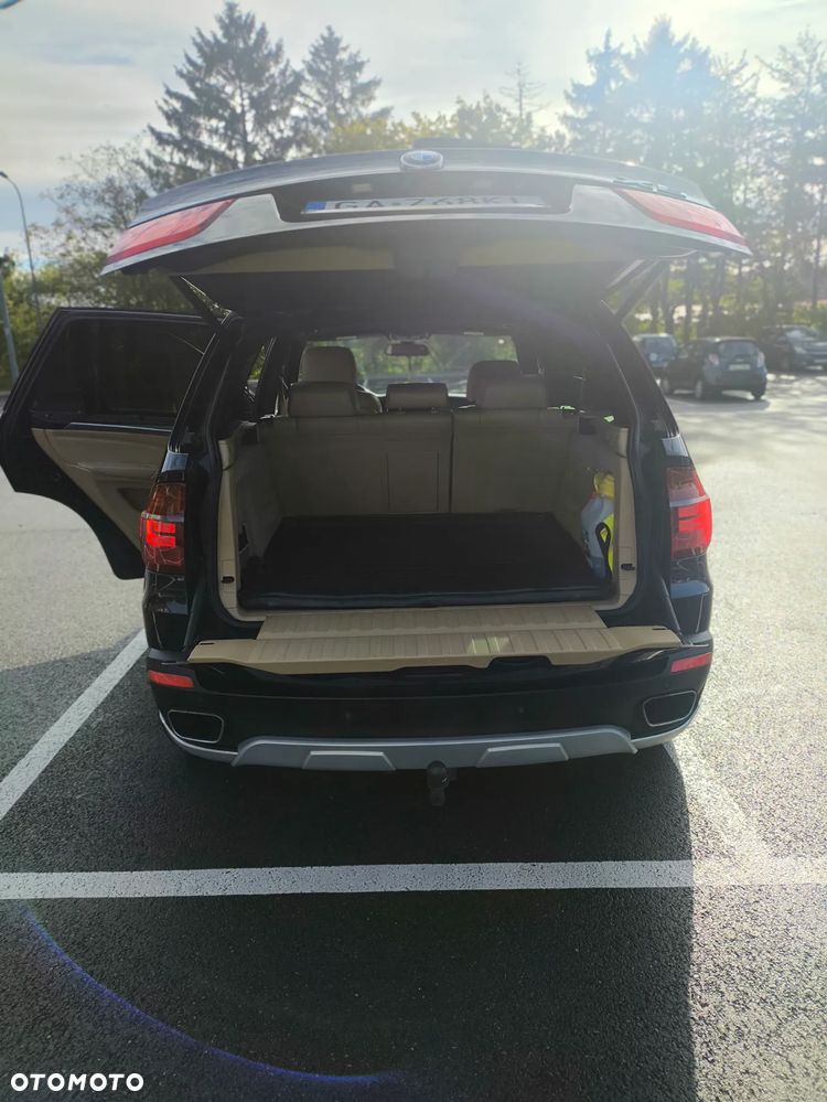 BMW X5 4.8i - 8