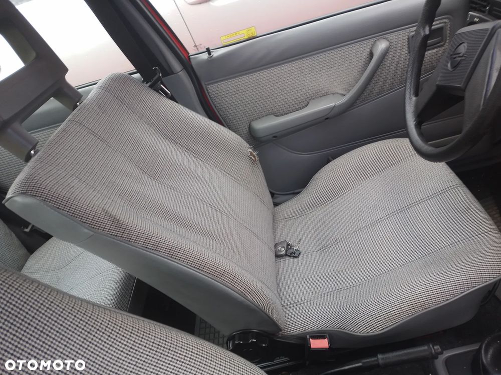 OPEL KADETT E SEDAN  84-89 1.6    DESKA ROZDZIELCZA KONSOLA - 22