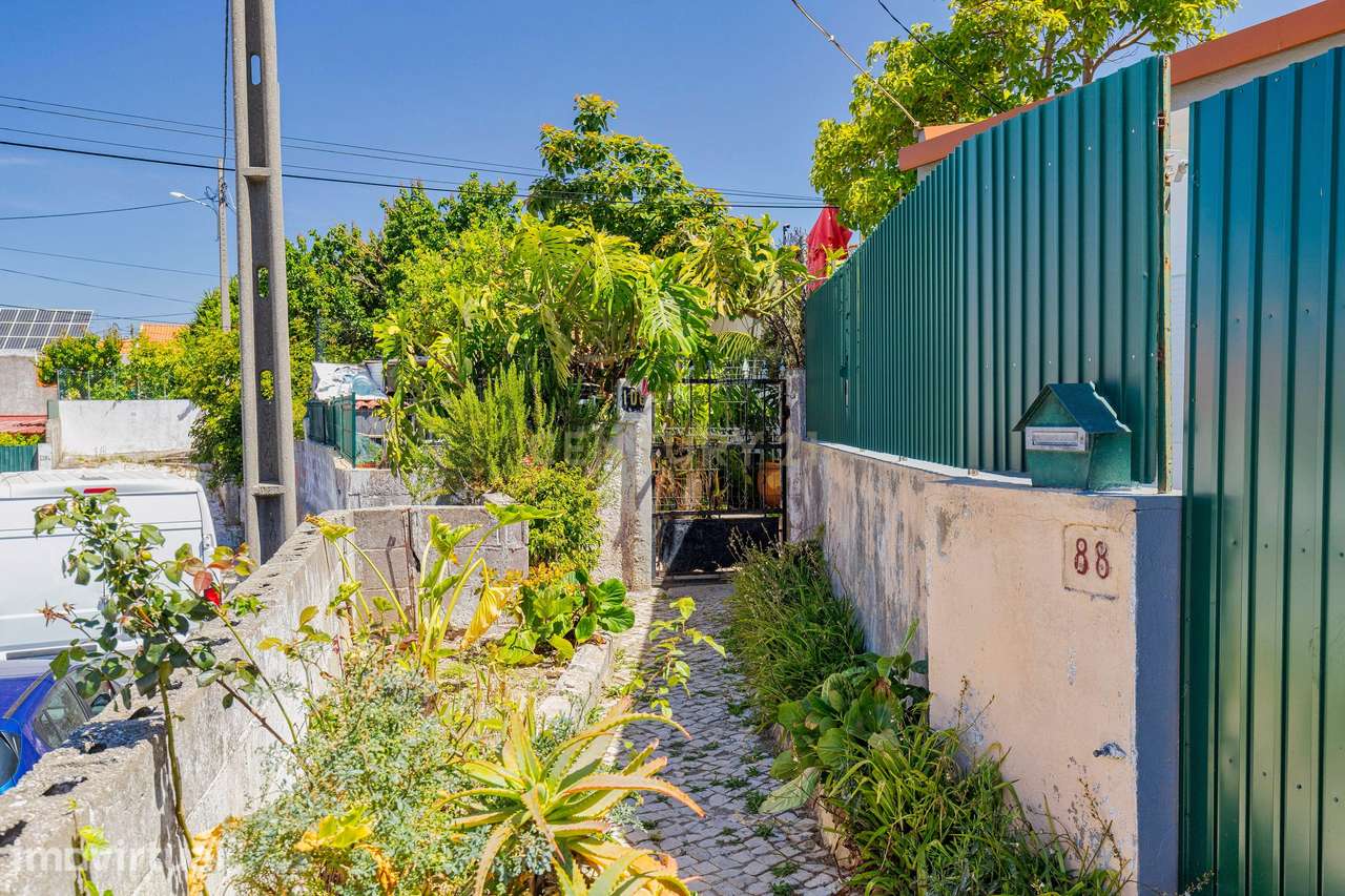 Moradia T2 com jardim e anexo de apoio | Bairro das Faceiras | São Dom - Grande imagem: 2/23