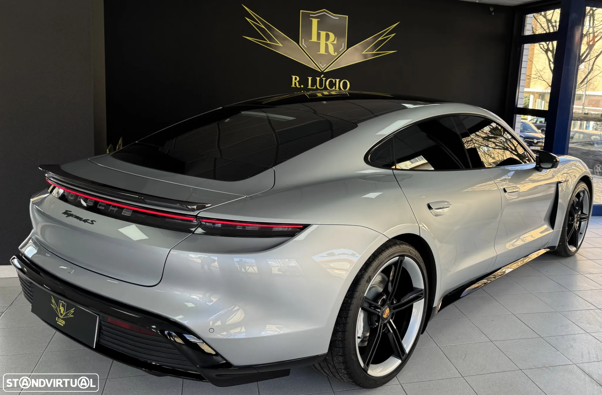 Porsche Taycan 4S - 24
