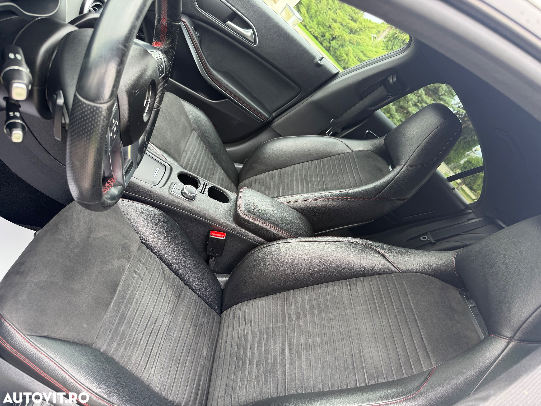 Mercedes-Benz CLA 180 7G-DCT AMG Line - 12