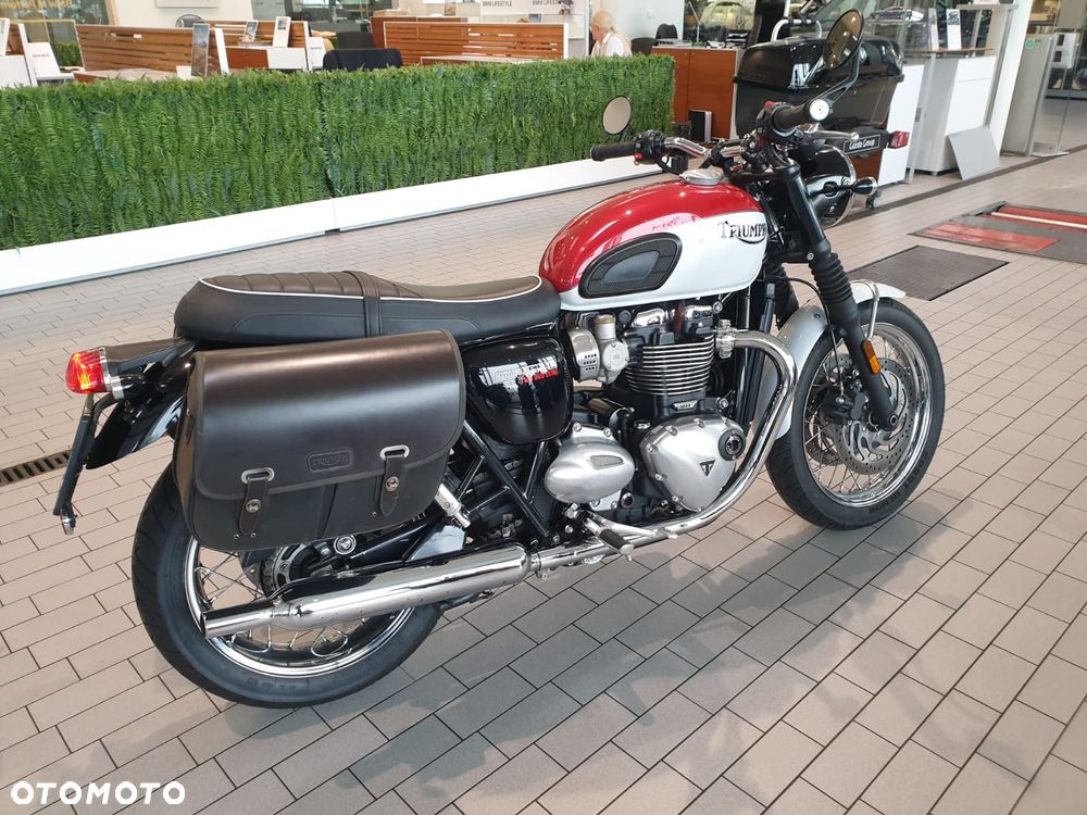Triumph Bonneville - 4