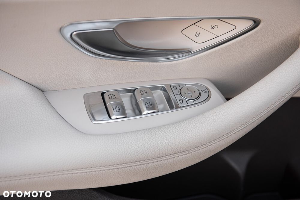 Mercedes-Benz Klasa E 300 9G-TRONIC AMG Line - 21