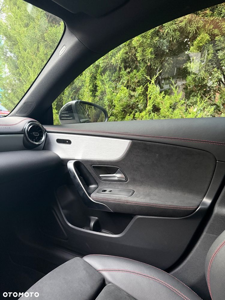 Mercedes-Benz CLA 180 AMG Line 7G-DCT - 23