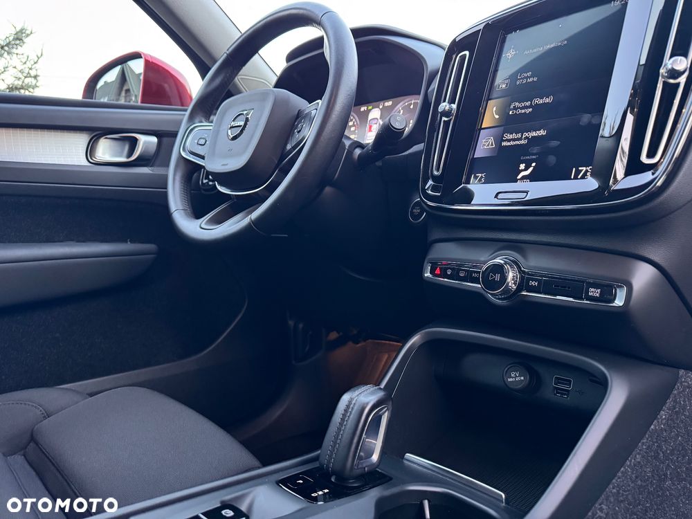 Volvo XC 40 T3 Geartronic Momentum Pro - 35