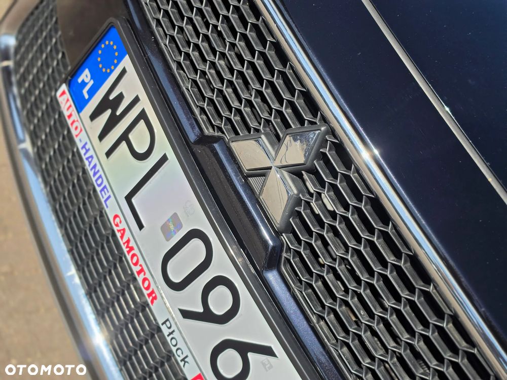 Mitsubishi Outlander - 2