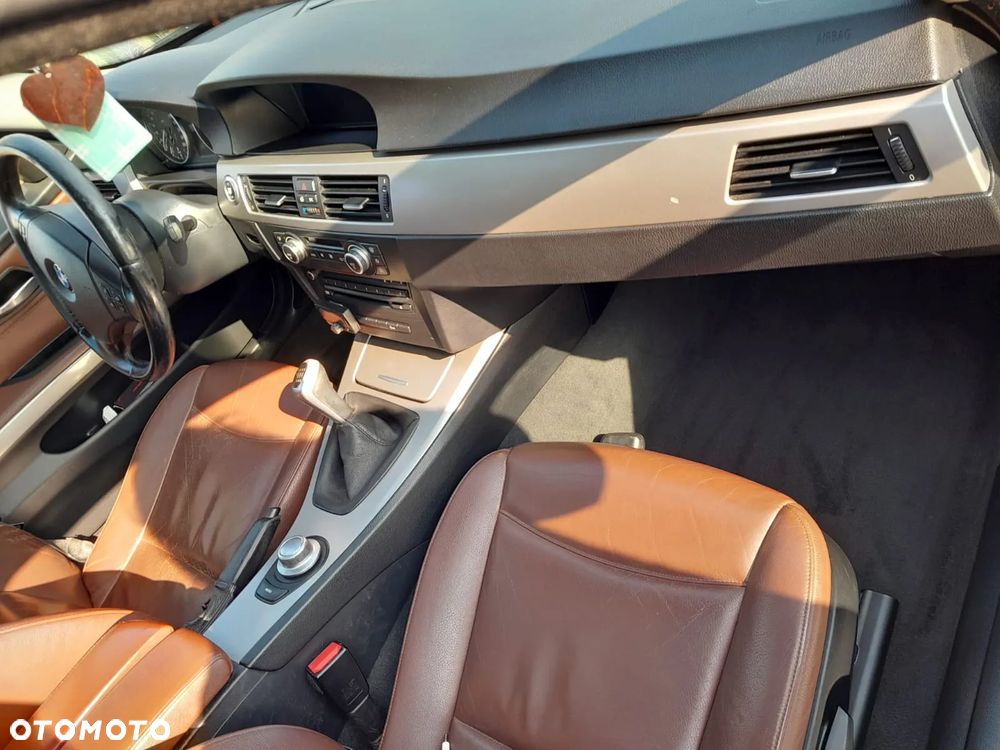 BMW Seria 3 318d - 15