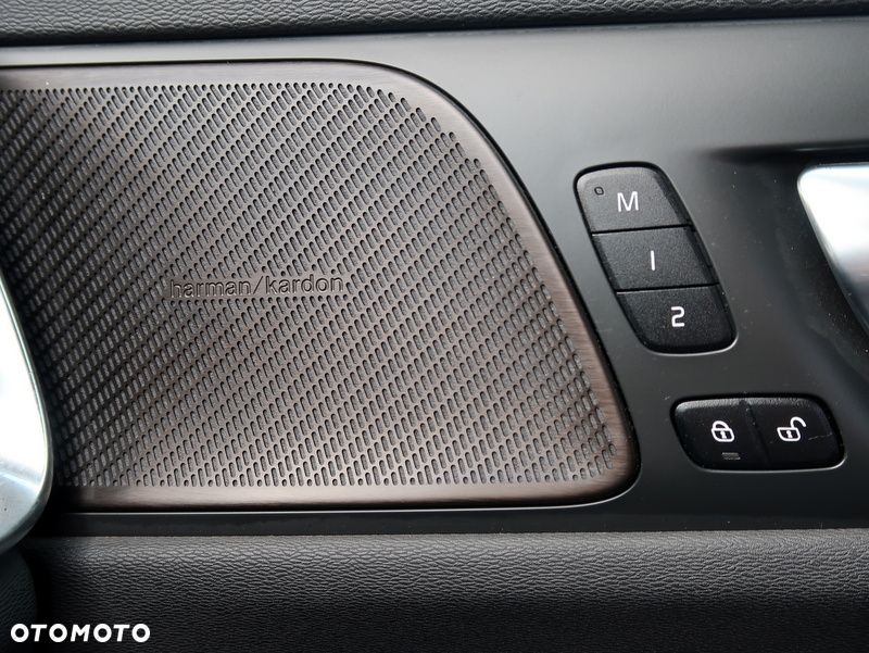 Volvo V60 T6 AWD Plug-In Hybrid Plus Dark - 29