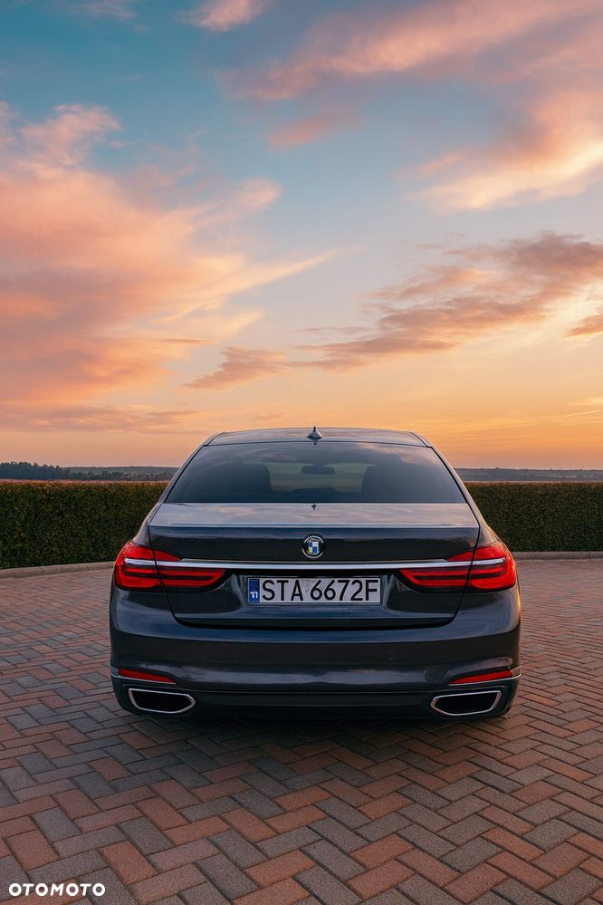 BMW Seria 7 750i - 4