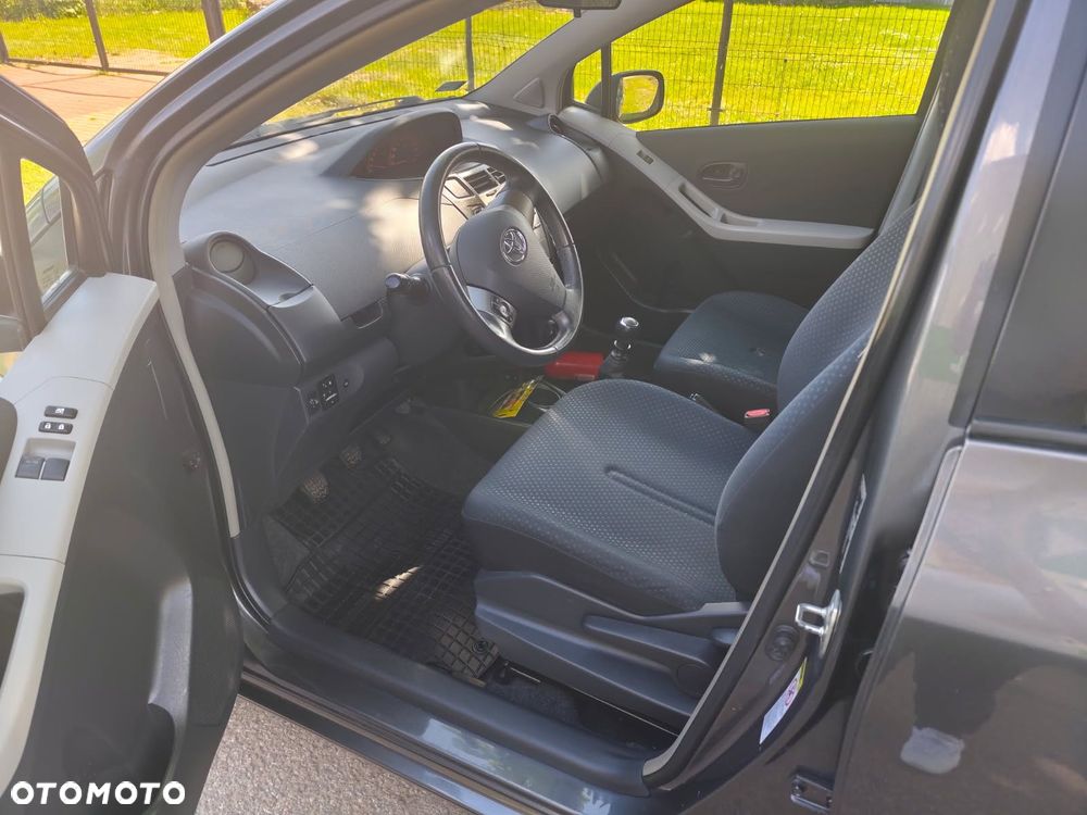 Toyota Yaris - 7