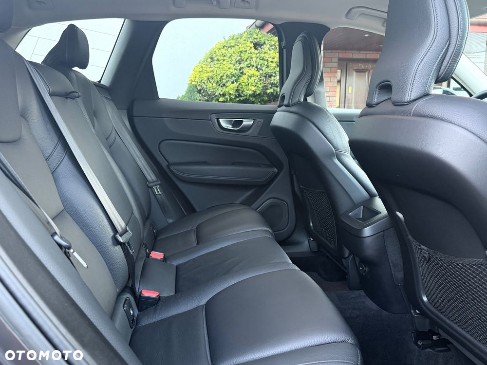 Volvo XC 60 B4 D Geartronic RDesign - 11