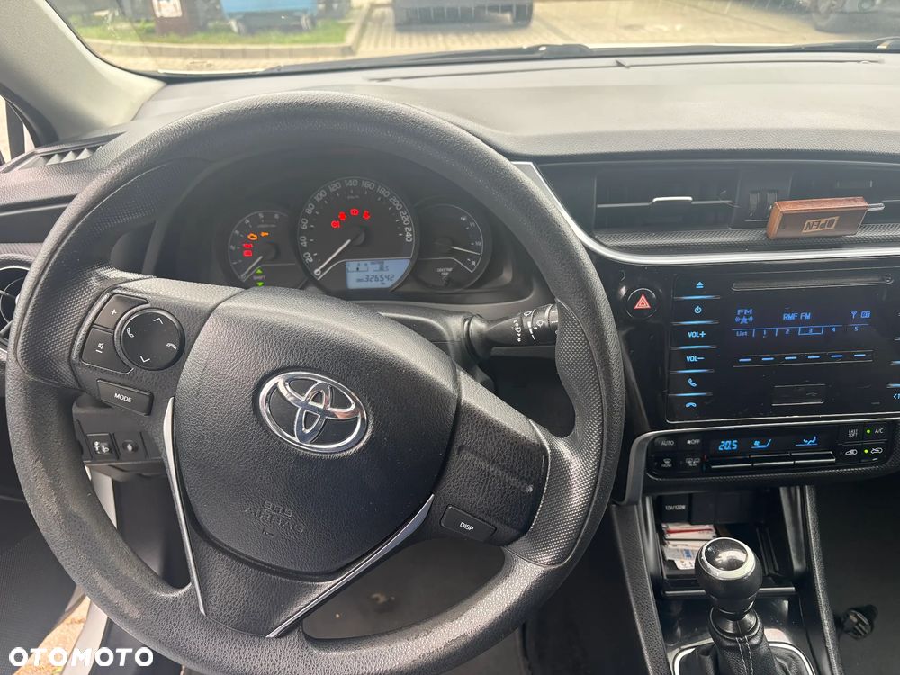 Toyota Auris 2017 photo 5