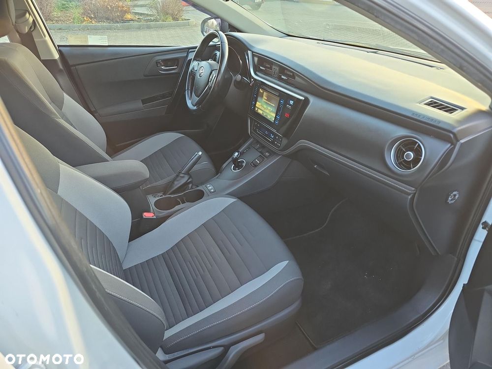 Toyota Auris Hybrid 135 Premium - 10