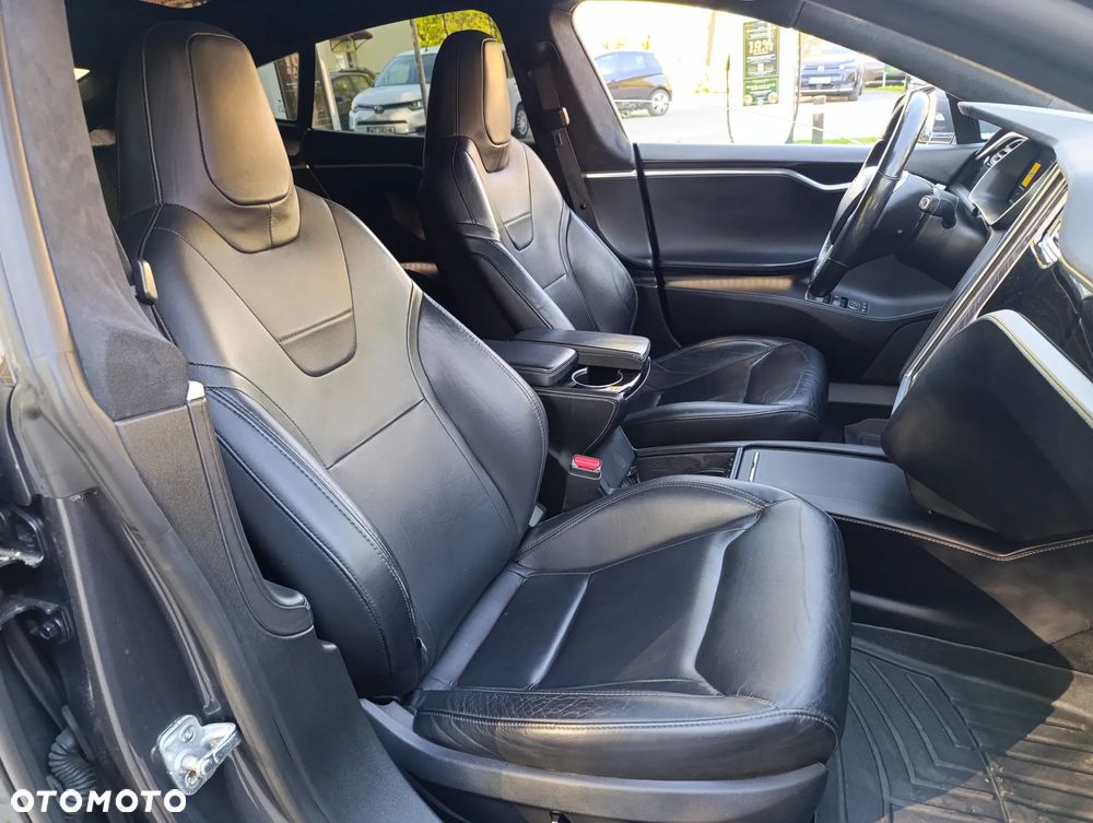 Tesla Model S - 10