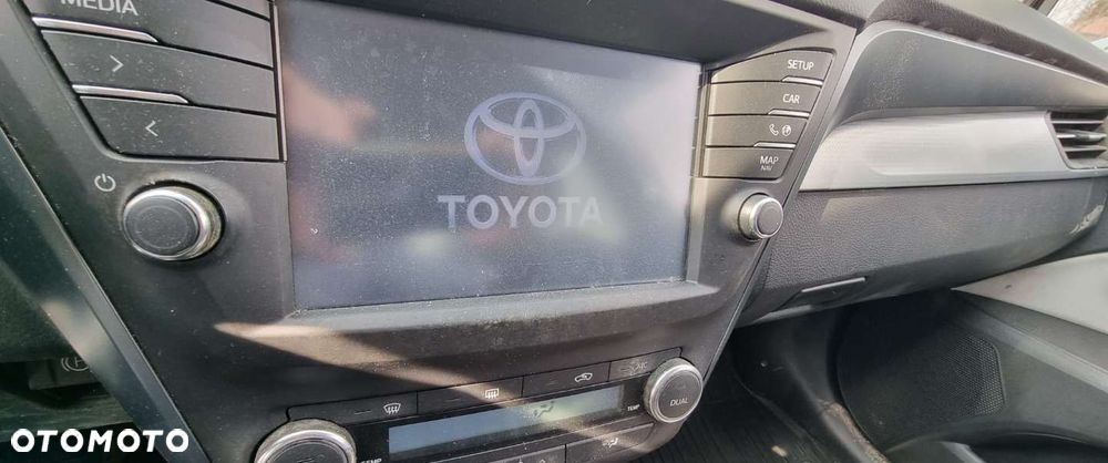 Toyota Avensis - 13