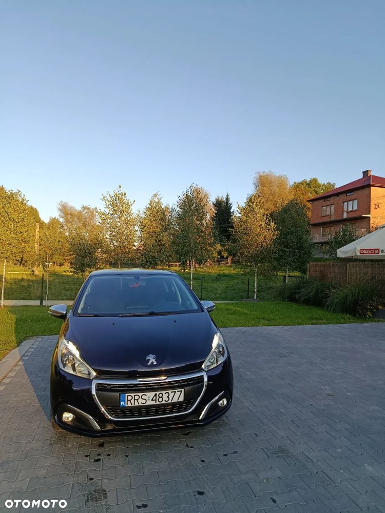 Peugeot 208 - 1