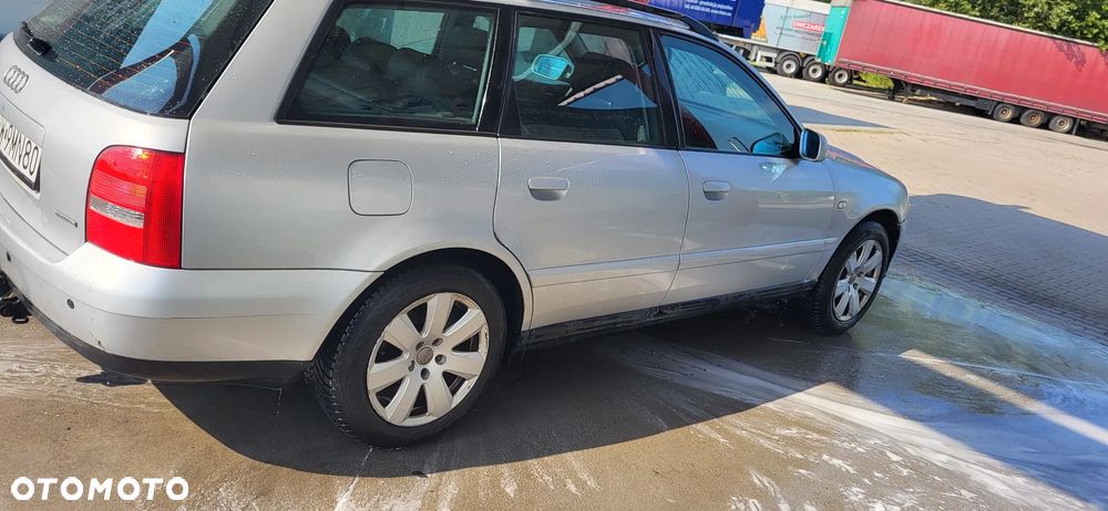 Audi A4 Avant 2.4 Quattro - 16