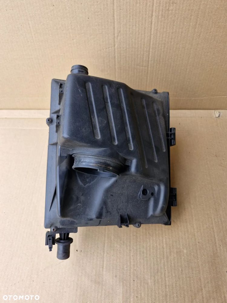 Obudowa filtra powietrza Opel Insignia A 2.0 T TURBO 55560885 - 3