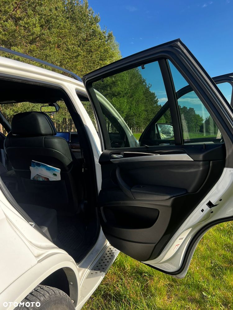 BMW X5 4.8i xDrive - 11
